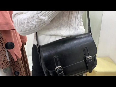 ❤️ 年轻婊子FeralBerry在试衣间用假阳具公开自慰 ️  性爱