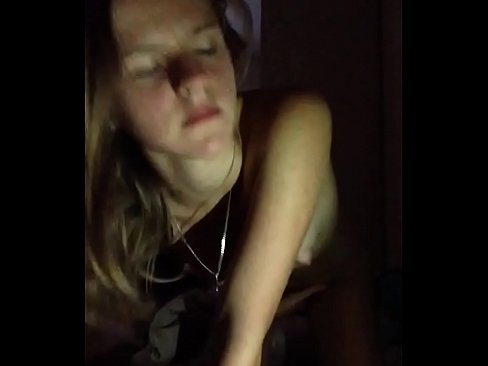 ❤️ 一个女孩自慰并射精 ️ 性爱